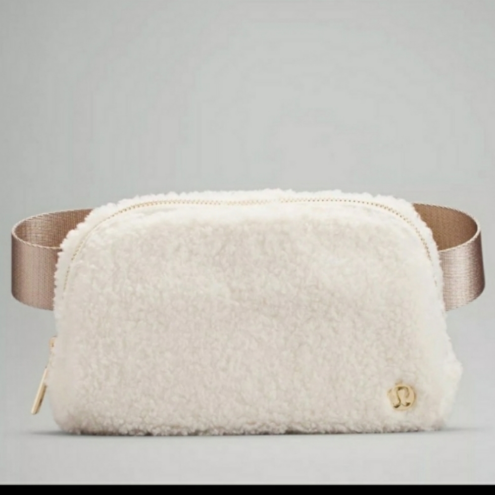 Lululemon Everywhere Belt Bag Fleece
